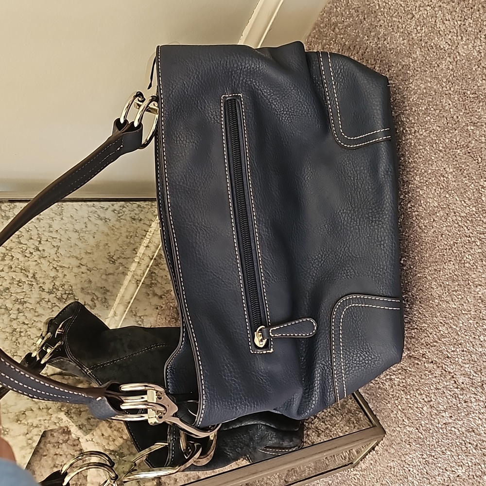 Janin Handbag Bucket Style Hobo Shoulder Bag with Big Snap Hook Hardware￼￼